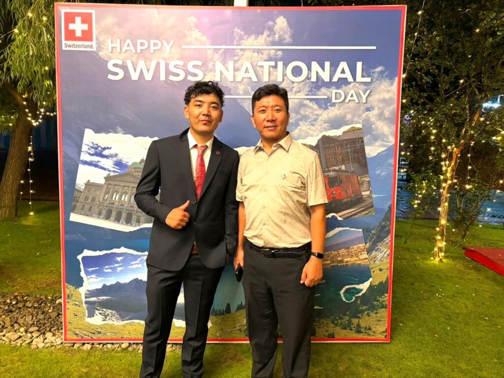 Santosh Gurung bei Schweizer Botschaft in Nepal 2 | ANG